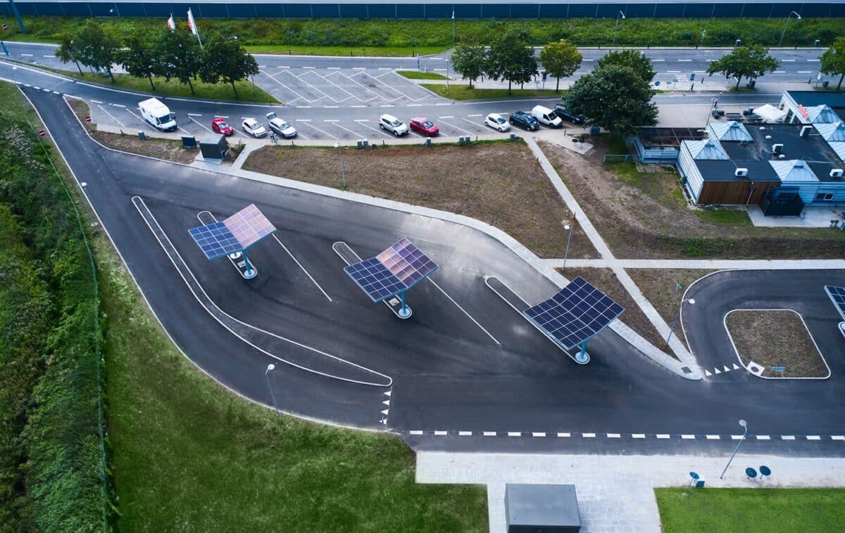 Overdækninger med solceller til Vejdirektoratets ladestationer på rasteplads Lillebælt