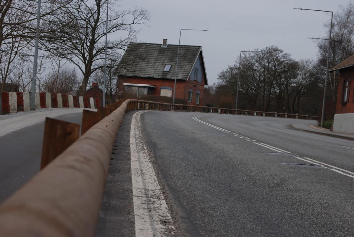 Træautoværn langs cykelsti i Kolding