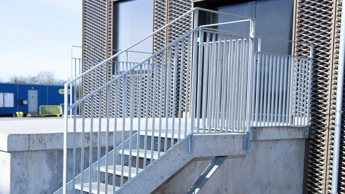 Ståltrappe og gelænder