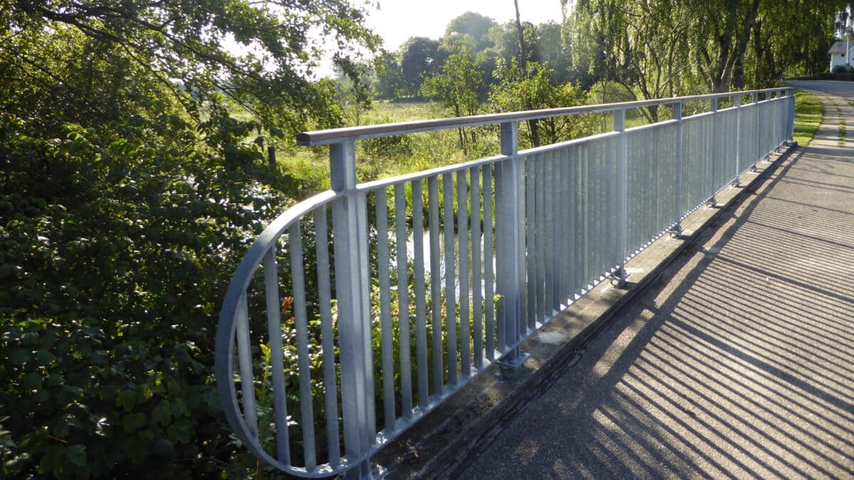 DAV NORDIC special rækværk i stål på bro over å