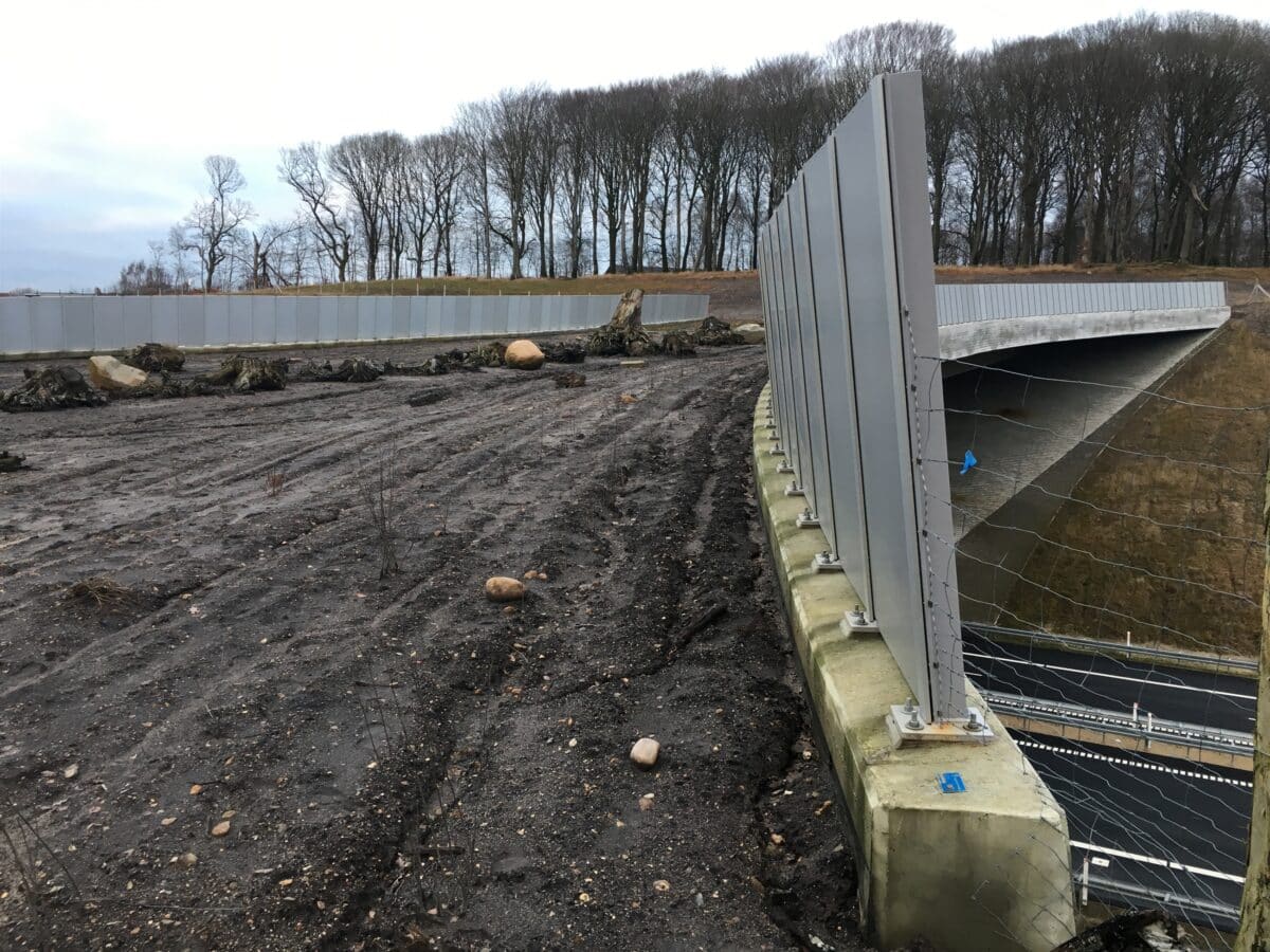 Etablering af lystæt skærm over Silkeborg motorvejen