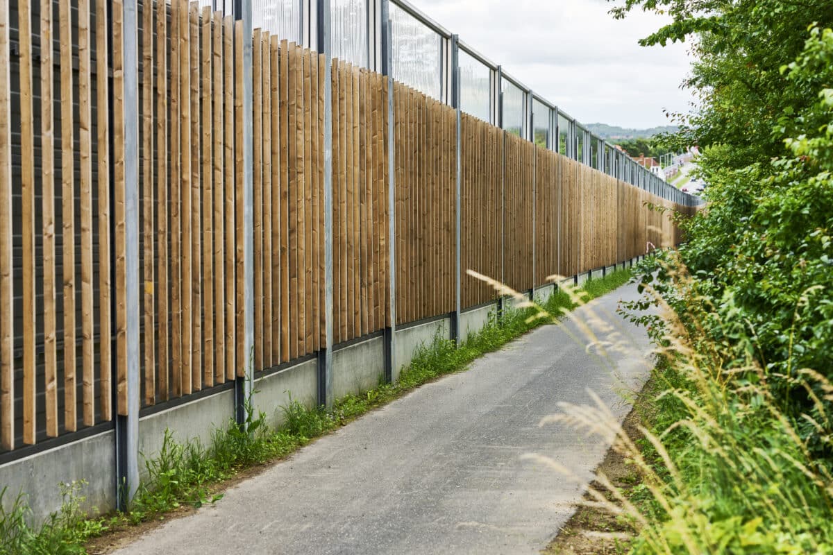 Bagside af DAV NORDIC støjskærm med lydpaneler i Kregme og Meløse