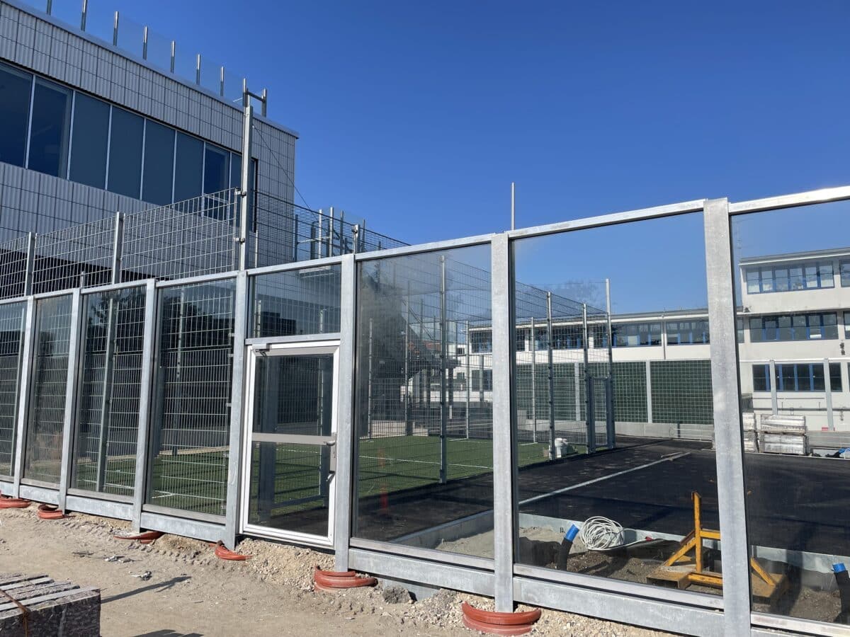 DAV NORDIC transparent støjskærm ved skole i Kødbyen i København