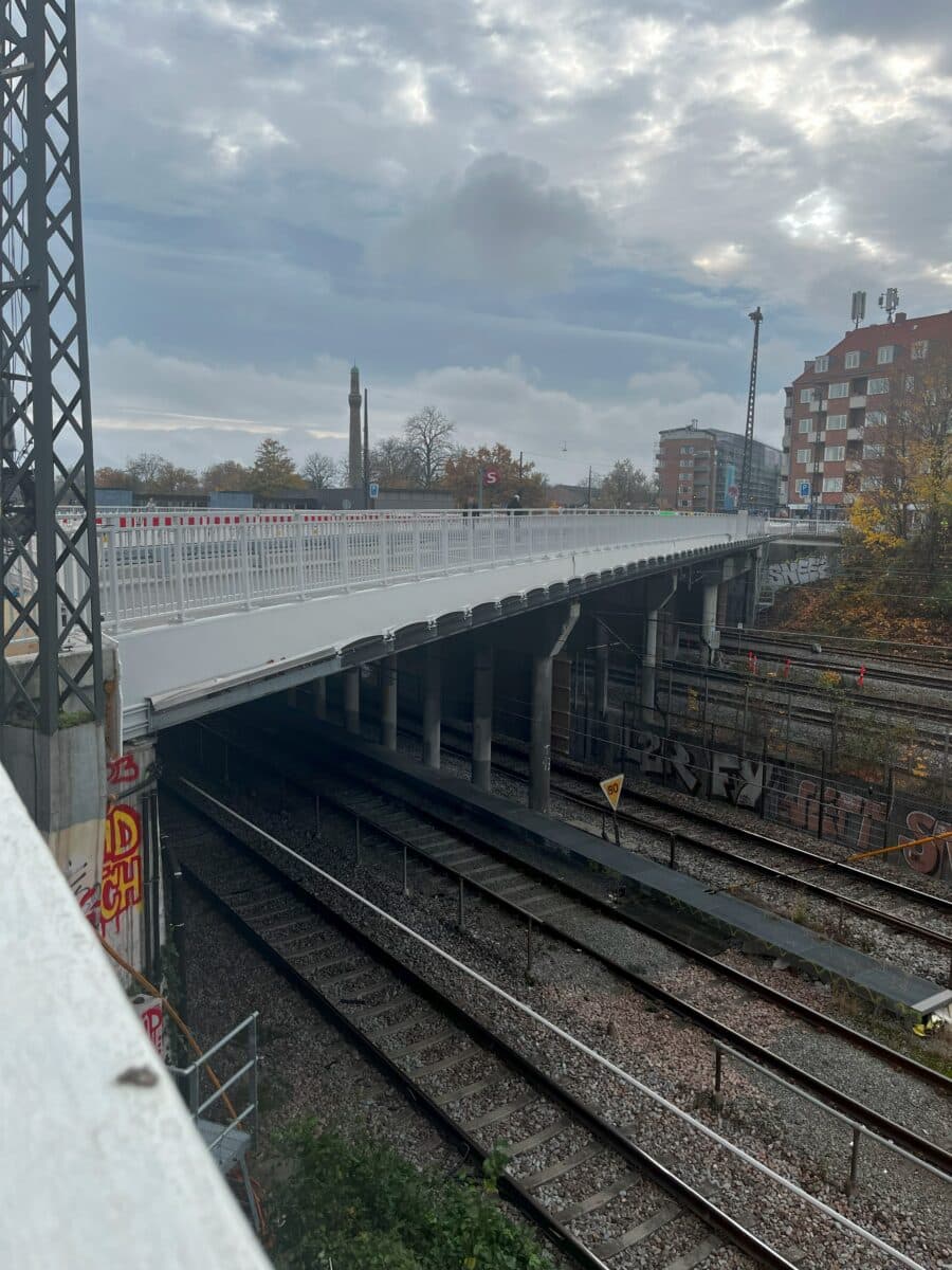 Stålrækværk over bro ved Svanemøllen