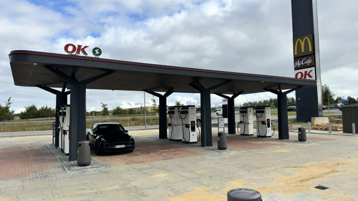 OK A.m.b.a.s elladestationer med overdækninger fra DAV NORDIC