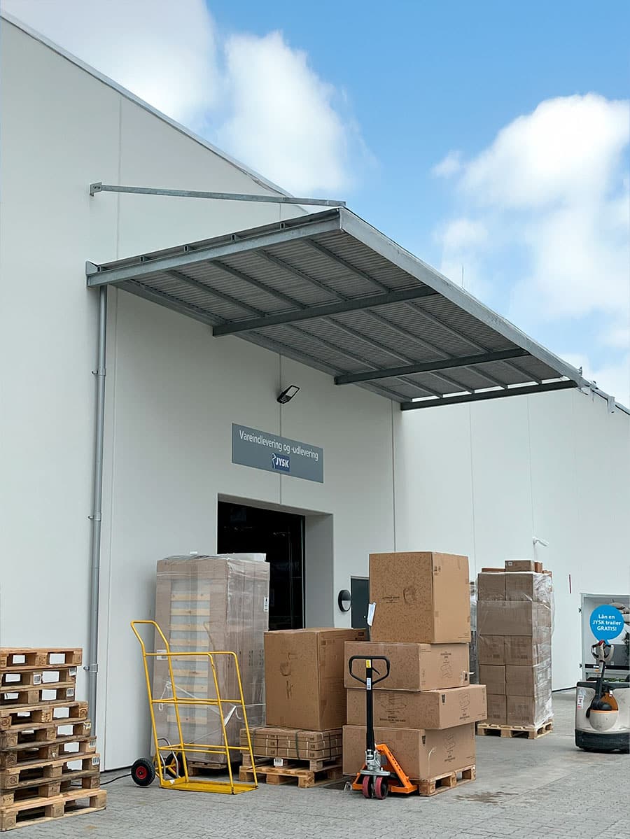 Baldakin over vareindlevering ved Jysk i Ikast